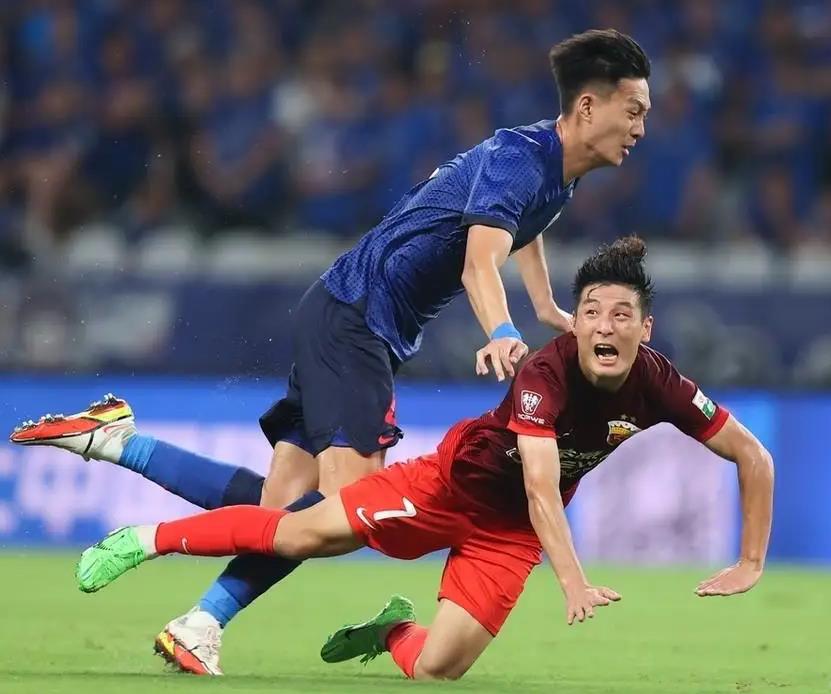 申花连扳两球扭转乾坤，主场战胜重庆