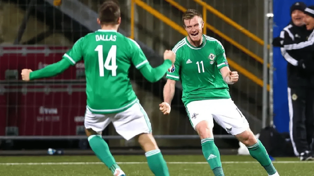 关于北爱尔兰队防守坚固，取得不败战绩的信息